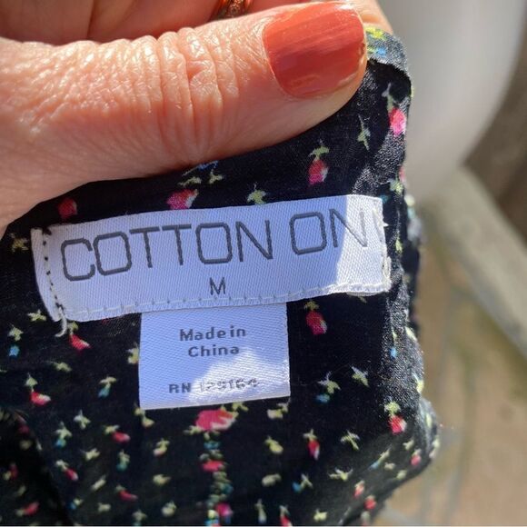 Cotton on floral cropped blouse size medium - Picture 6 of 7